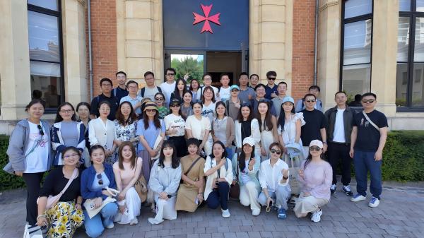 对外经济贸易大学与法国巴黎第一大学合作举办的企业管理硕士项目2024秋季班赴法研修学员参观兰斯香槟酒厂 对外经济贸易大学与法国巴黎第一大学合作举办的企业管理硕士项目2024秋季班赴法研修学员参观兰斯香槟酒厂