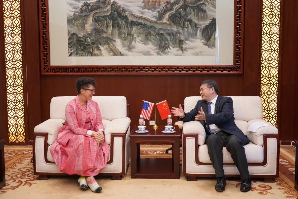 美国西雅图城市大学校长Suzanne Elise Walsh一行来访对外经贸大学