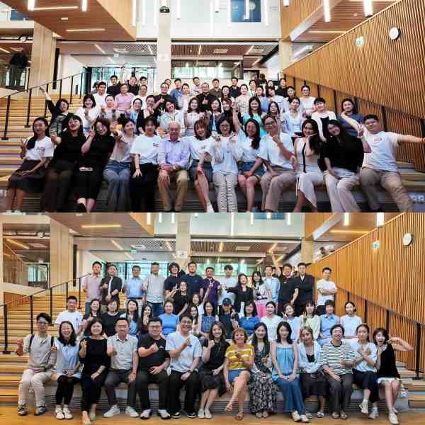 对外经济贸易大学与法国巴黎第一大学合作举办的企业管理硕士项目2025级春季班与秋季班学员赴法研修课程结束后合影